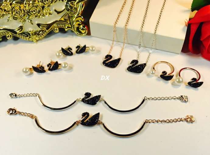 Picture of Swarovski Sets _SKUSwarovskiSuits5syx115211